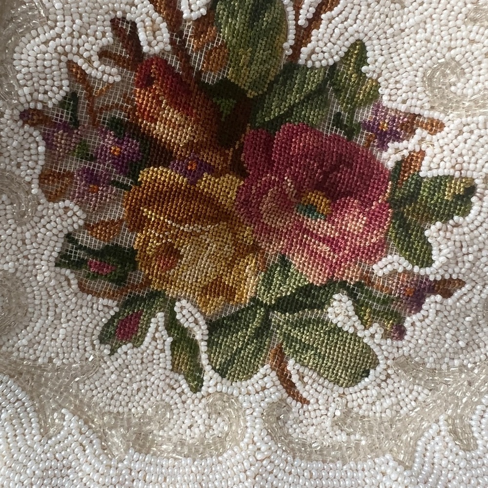 Vintage 60’s white beaded bag with embroidered Flowers hand made from France - Picture 7 of 15